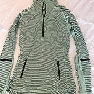 Lululemon Women’s Quarter Zip Size 6